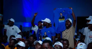 premier-tour-des-elections-a-agc-land-pays-fictif-graduation-rentree-solennelle